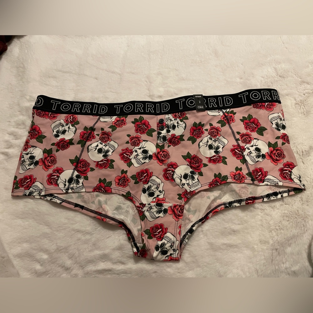 Torrid Curve size 2 Panties underwear boyshort pink skull & roses